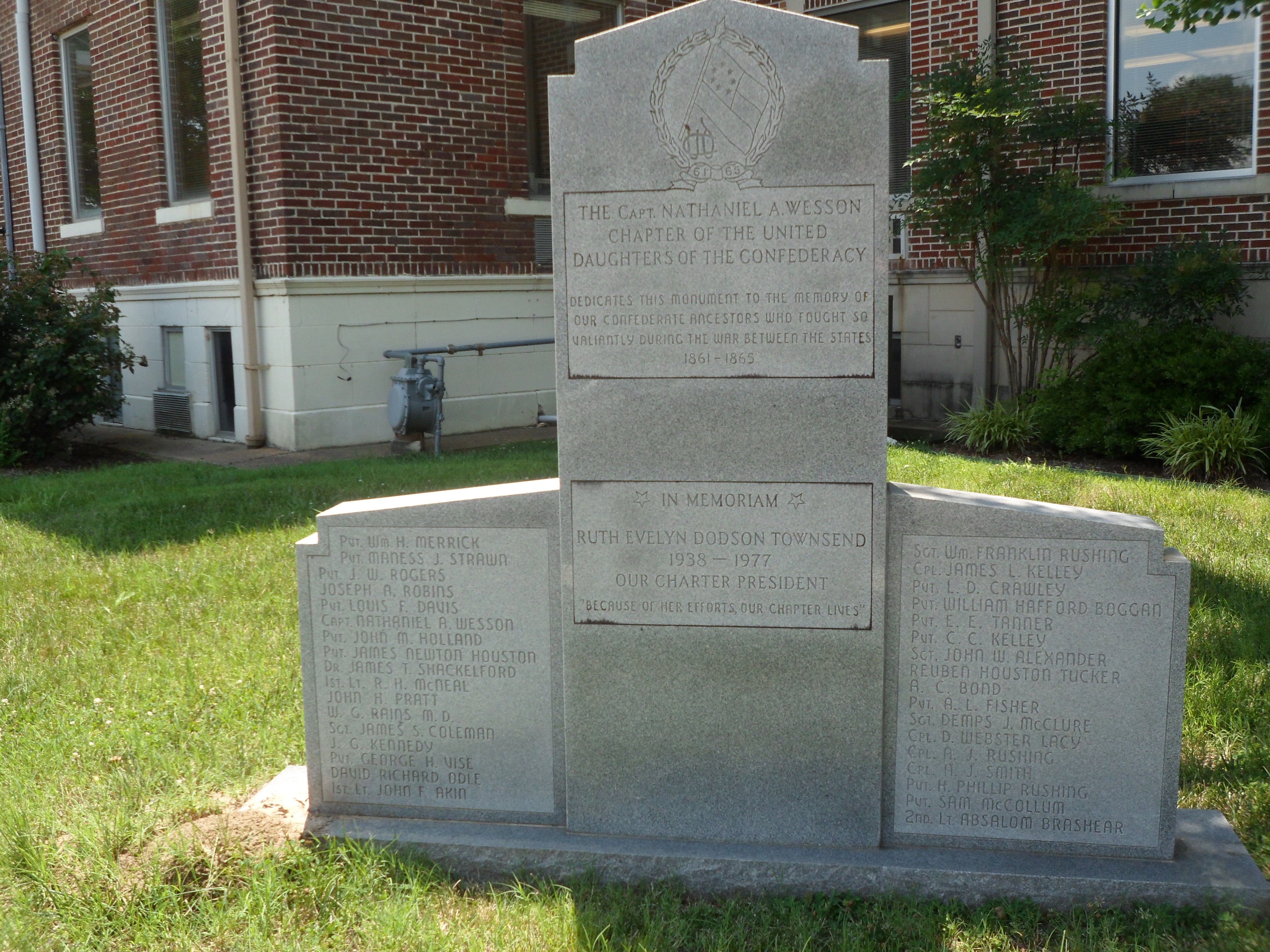 Monument to Civil War Vets includes Maness J Strawn